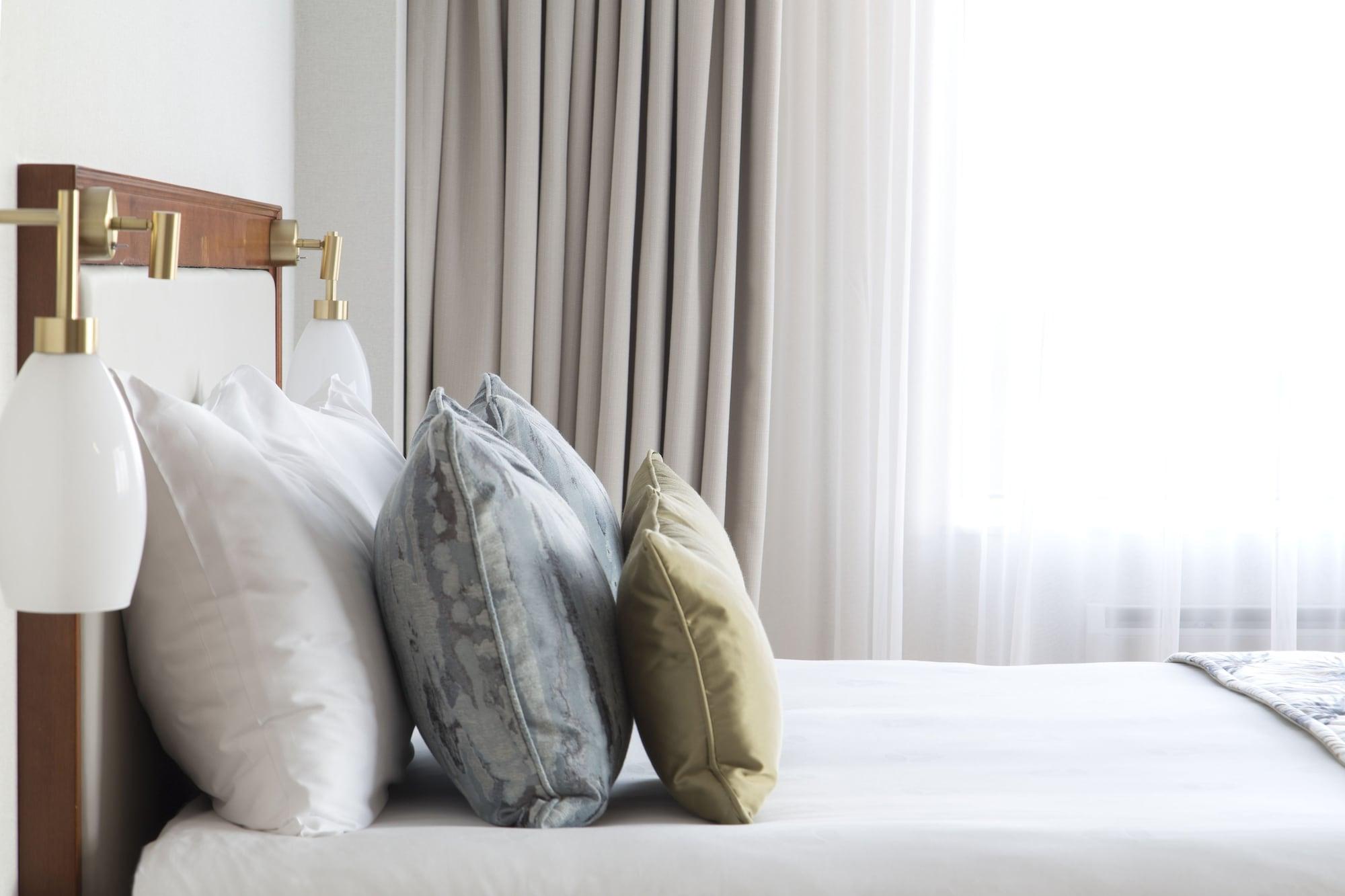 Hotel Okura Amsterdam - The Leading Hotels Of The World Exterior foto A bed with cushions